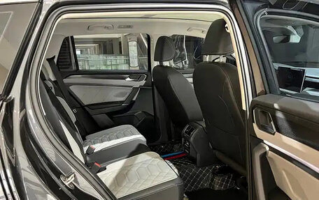 Volkswagen Touran III, 2023 год, 1 900 000 рублей, 10 фотография