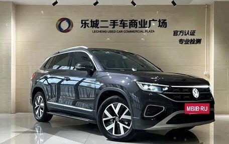 Volkswagen Touran III, 2023 год, 1 900 000 рублей, 2 фотография