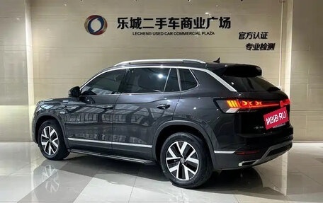 Volkswagen Touran III, 2023 год, 1 900 000 рублей, 6 фотография