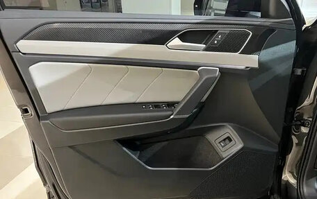 Volkswagen Touran III, 2023 год, 1 900 000 рублей, 15 фотография