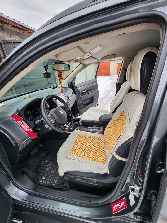 Mitsubishi Outlander III рестайлинг 3, 2021 год, 3 350 000 рублей, 7 фотография