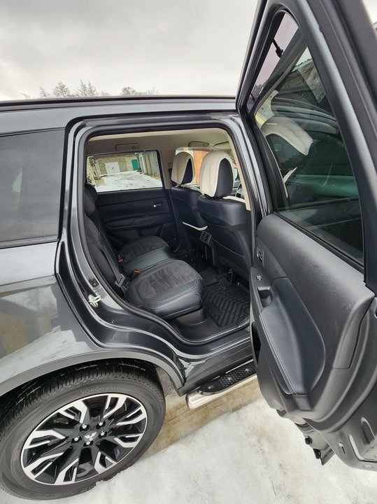 Mitsubishi Outlander III рестайлинг 3, 2021 год, 3 350 000 рублей, 9 фотография