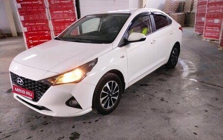 Hyundai Solaris II рестайлинг, 2022 год, 1 800 000 рублей, 1 фотография