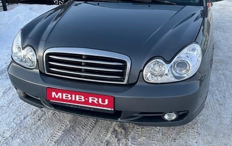 Hyundai Sonata IV рестайлинг, 2005 год, 400 000 рублей, 2 фотография