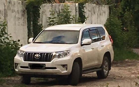 Toyota Land Cruiser Prado 150 рестайлинг 2, 2020 год, 4 300 000 рублей, 8 фотография