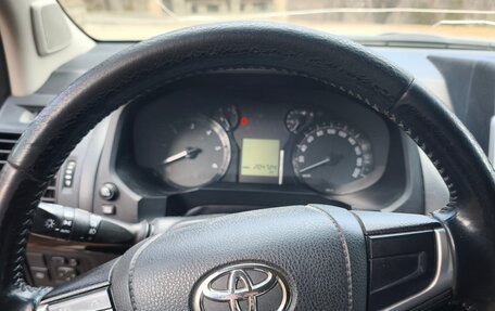 Toyota Land Cruiser Prado 150 рестайлинг 2, 2020 год, 4 300 000 рублей, 2 фотография