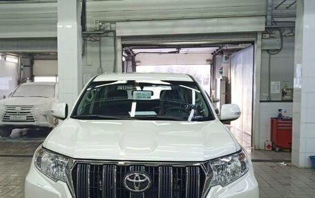 Toyota Land Cruiser Prado 150 рестайлинг 2, 2020 год, 4 300 000 рублей, 9 фотография