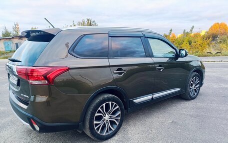 Mitsubishi Outlander III рестайлинг 3, 2015 год, 1 550 000 рублей, 3 фотография