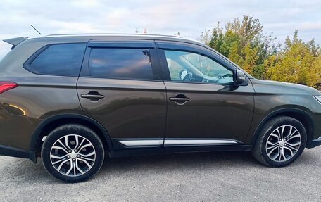 Mitsubishi Outlander III рестайлинг 3, 2015 год, 1 550 000 рублей, 2 фотография