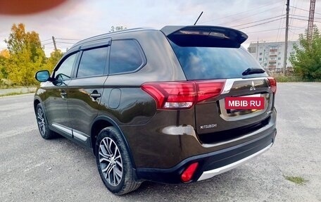 Mitsubishi Outlander III рестайлинг 3, 2015 год, 1 550 000 рублей, 4 фотография