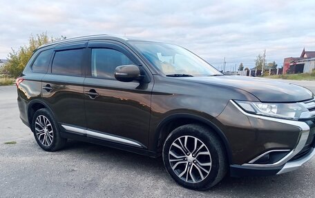 Mitsubishi Outlander III рестайлинг 3, 2015 год, 1 550 000 рублей, 11 фотография