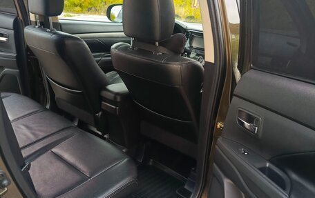 Mitsubishi Outlander III рестайлинг 3, 2015 год, 1 550 000 рублей, 7 фотография