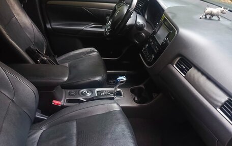 Mitsubishi Outlander III рестайлинг 3, 2015 год, 1 550 000 рублей, 14 фотография