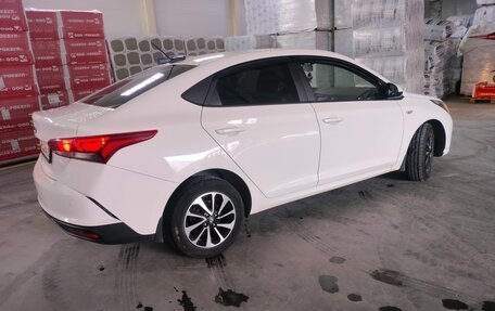 Hyundai Solaris II рестайлинг, 2022 год, 1 800 000 рублей, 4 фотография