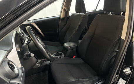 Toyota RAV4, 2018 год, 1 850 000 рублей, 6 фотография