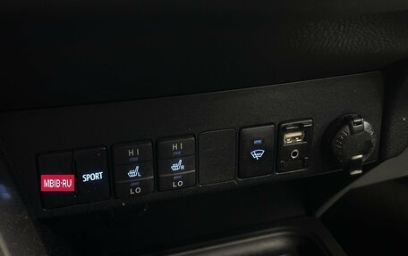 Toyota RAV4, 2018 год, 1 850 000 рублей, 16 фотография