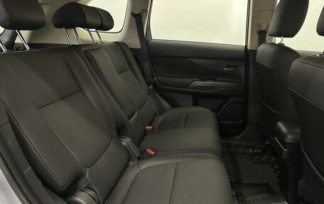 Mitsubishi Outlander III рестайлинг 3, 2013 год, 1 230 000 рублей, 12 фотография