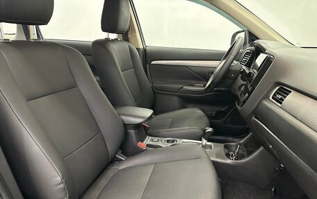 Mitsubishi Outlander III рестайлинг 3, 2013 год, 1 230 000 рублей, 11 фотография