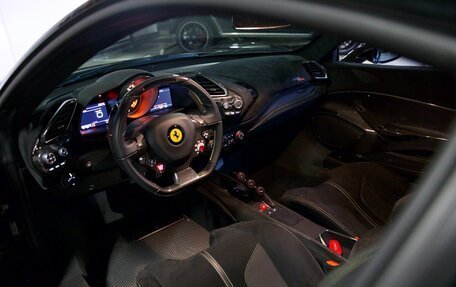 Ferrari 488, 2019 год, 75 000 000 рублей, 13 фотография