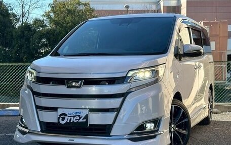 Toyota Noah III, 2021 год, 1 980 000 рублей, 4 фотография