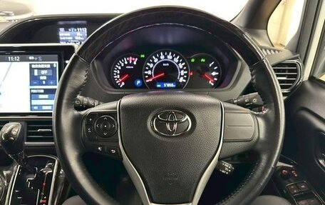 Toyota Noah III, 2021 год, 1 980 000 рублей, 10 фотография