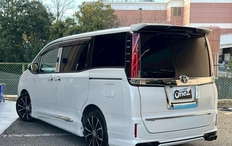 Toyota Noah III, 2021 год, 1 980 000 рублей, 6 фотография