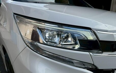 Toyota Noah III, 2021 год, 1 980 000 рублей, 8 фотография