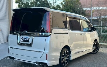 Toyota Noah III, 2021 год, 1 980 000 рублей, 5 фотография