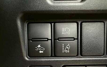 Toyota Noah III, 2021 год, 1 980 000 рублей, 19 фотография