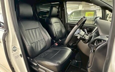 Toyota Noah III, 2021 год, 1 980 000 рублей, 22 фотография