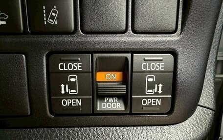 Toyota Noah III, 2021 год, 1 980 000 рублей, 18 фотография