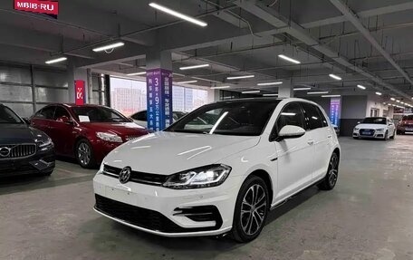 Volkswagen Golf VII, 2020 год, 1 410 013 рублей, 1 фотография