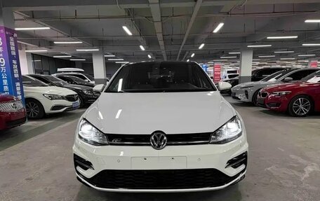 Volkswagen Golf VII, 2020 год, 1 410 013 рублей, 2 фотография