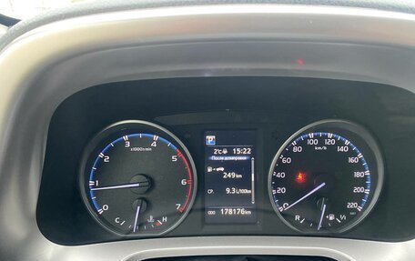 Toyota RAV4, 2018 год, 2 300 000 рублей, 9 фотография