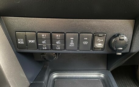 Toyota RAV4, 2018 год, 2 300 000 рублей, 12 фотография