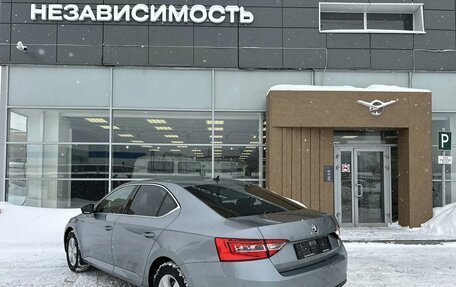 Skoda Superb III рестайлинг, 2018 год, 1 810 000 рублей, 4 фотография