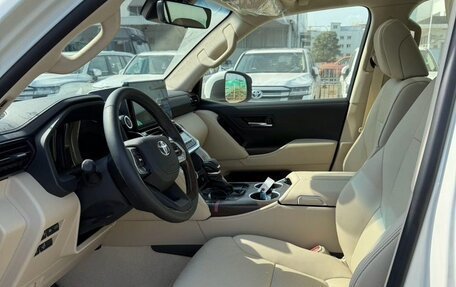 Toyota Land Cruiser, 2025 год, 3 фотография