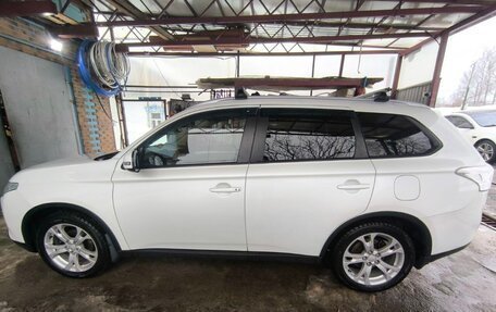 Mitsubishi Outlander III рестайлинг 3, 2014 год, 1 500 000 рублей, 4 фотография