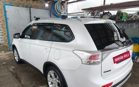 Mitsubishi Outlander III рестайлинг 3, 2014 год, 1 500 000 рублей, 5 фотография