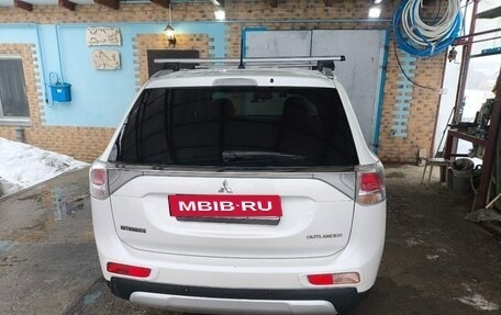 Mitsubishi Outlander III рестайлинг 3, 2014 год, 1 500 000 рублей, 6 фотография