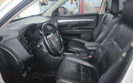 Mitsubishi Outlander III рестайлинг 3, 2014 год, 1 500 000 рублей, 12 фотография