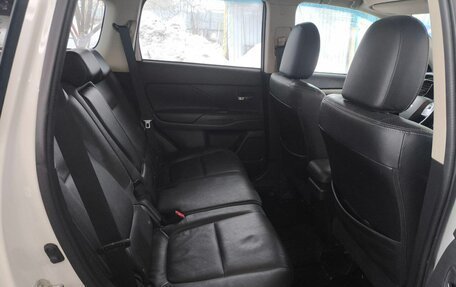 Mitsubishi Outlander III рестайлинг 3, 2014 год, 1 500 000 рублей, 18 фотография