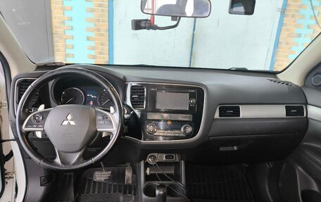 Mitsubishi Outlander III рестайлинг 3, 2014 год, 1 500 000 рублей, 19 фотография
