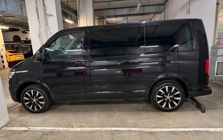 Volkswagen Multivan T6 рестайлинг, 2021 год, 6 700 000 рублей, 2 фотография