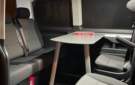 Volkswagen Multivan T6 рестайлинг, 2021 год, 6 700 000 рублей, 3 фотография