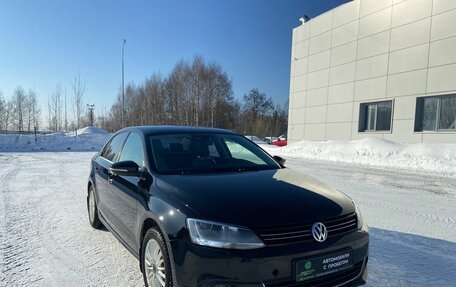 Volkswagen Jetta VI, 2013 год, 990 000 рублей, 2 фотография