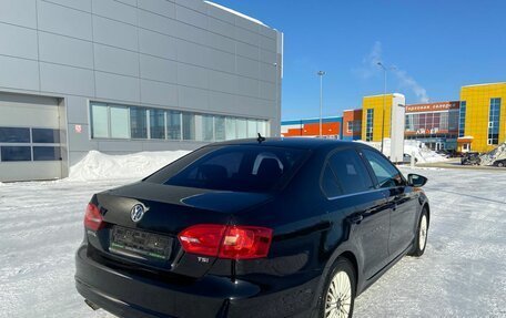 Volkswagen Jetta VI, 2013 год, 990 000 рублей, 4 фотография