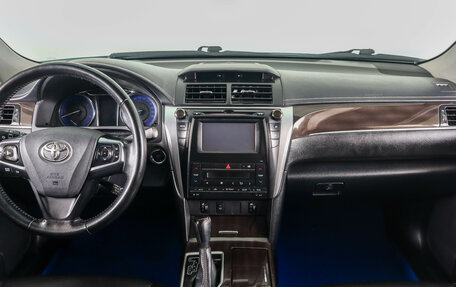 Toyota Camry, 2018 год, 1 879 000 рублей, 14 фотография