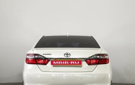 Toyota Camry, 2018 год, 1 879 000 рублей, 6 фотография