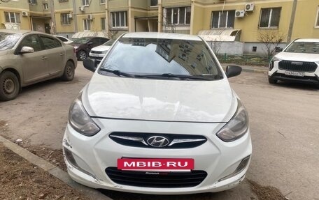 Hyundai Solaris II рестайлинг, 2013 год, 670 000 рублей, 12 фотография